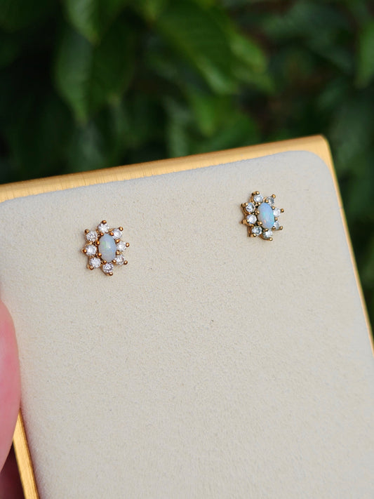 Beautiful 9ct Yellow Gold Oval Opal Cluster Stud Earrings