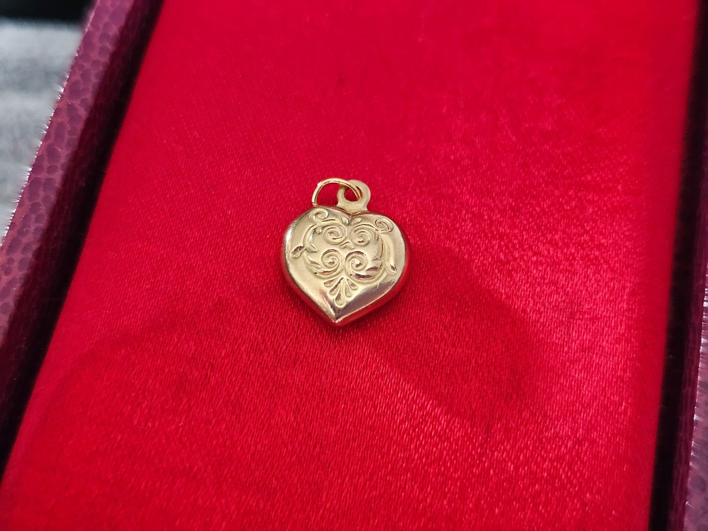 RARE FIND PRISTINE Solid 9ct Gold Puffy Scroll Heart Charm - Britain 1970 - Vintage Gold - Vintage Charms 0.36 grams 1.6cm tall