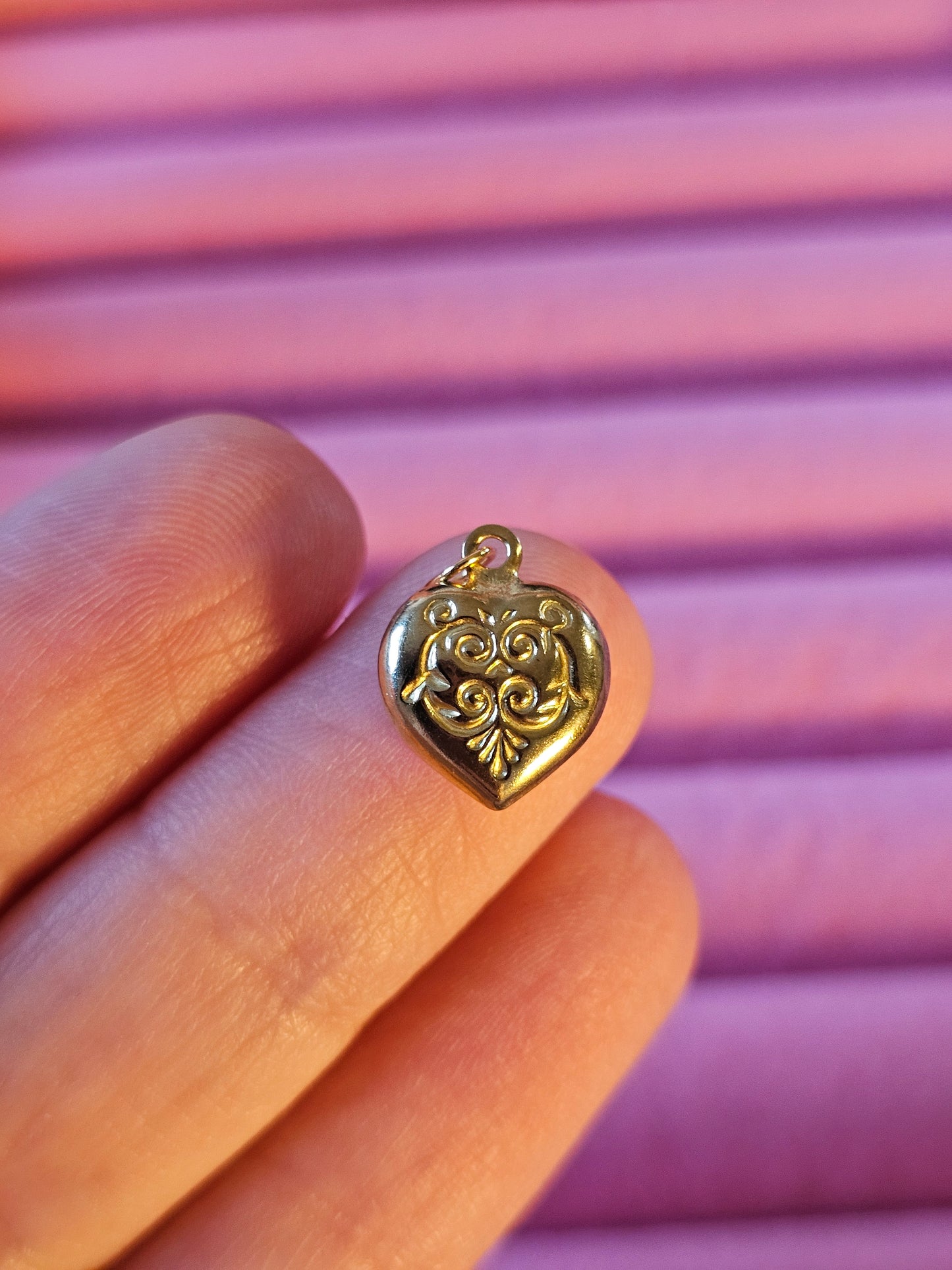 RARE FIND PRISTINE Solid 9ct Gold Puffy Scroll Heart Charm - Britain 1970 - Vintage Gold - Vintage Charms 0.36 grams 1.6cm tall