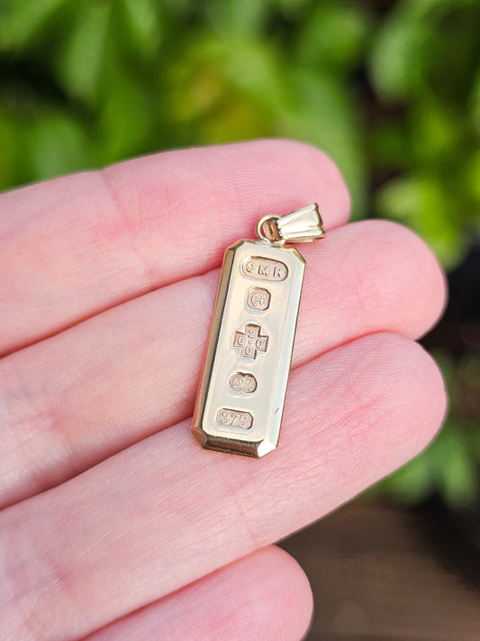 RARE Vintage Year 2000 Y2K 9ct Yellow Gold 1.70 Gram Bullion Ingot Pendant: Solid Gold Bar Charm Millennium Hallmarks Highly Collectible