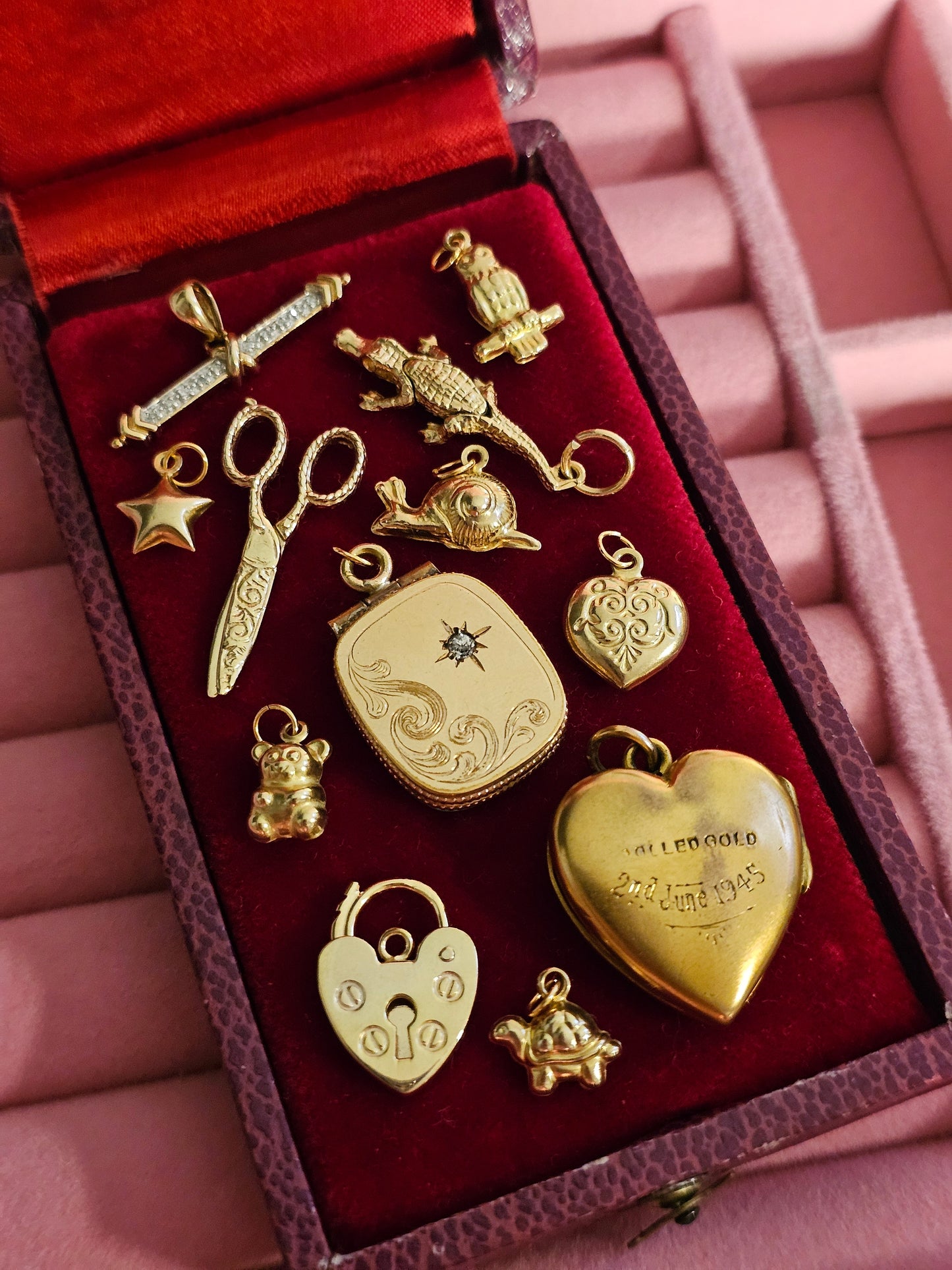 RARE FIND PRISTINE Solid 9ct Gold Puffy Scroll Heart Charm - Britain 1970 - Vintage Gold - Vintage Charms 0.36 grams 1.6cm tall
