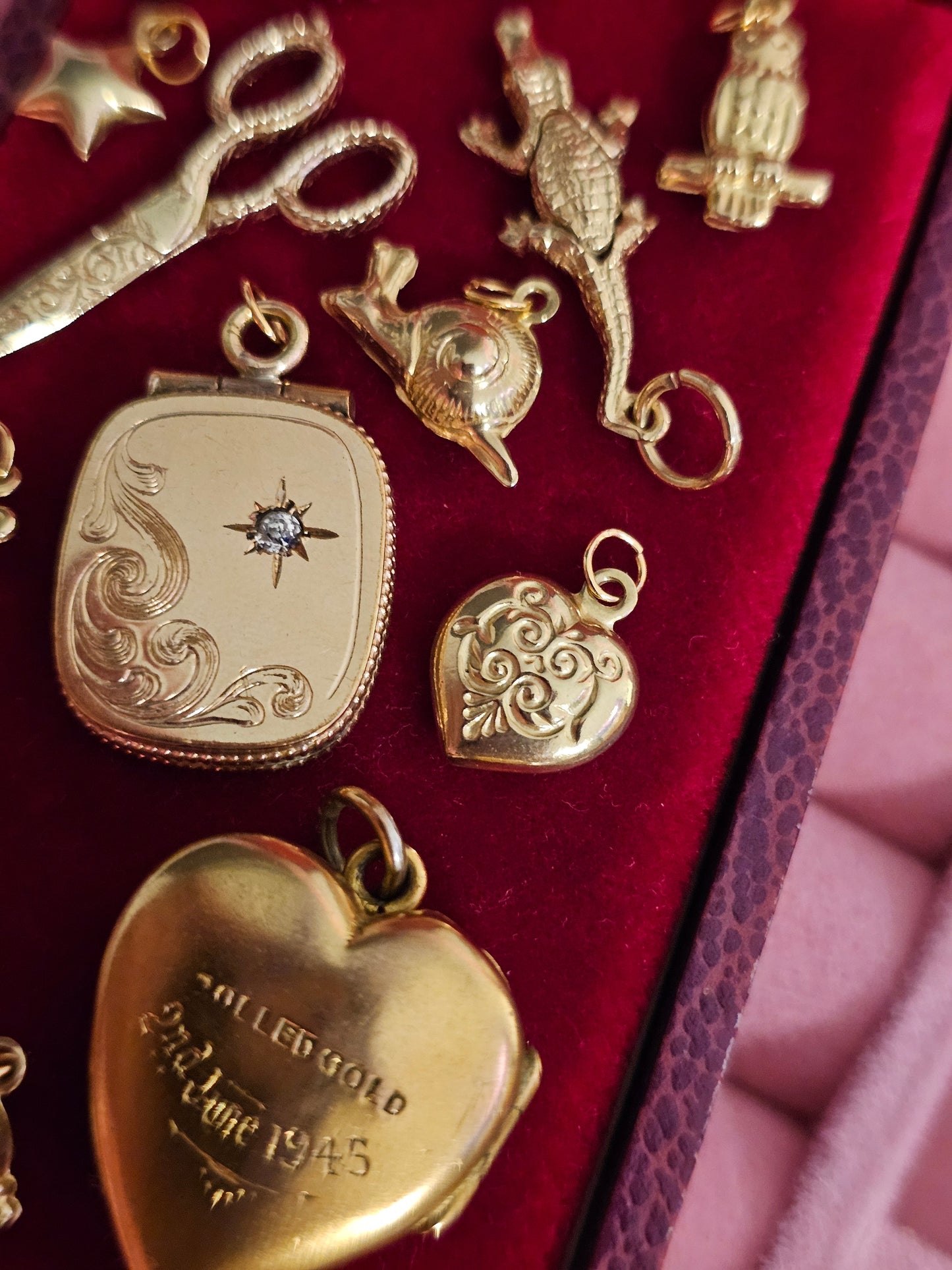 RARE FIND PRISTINE Solid 9ct Gold Puffy Scroll Heart Charm - Britain 1970 - Vintage Gold - Vintage Charms 0.36 grams 1.6cm tall